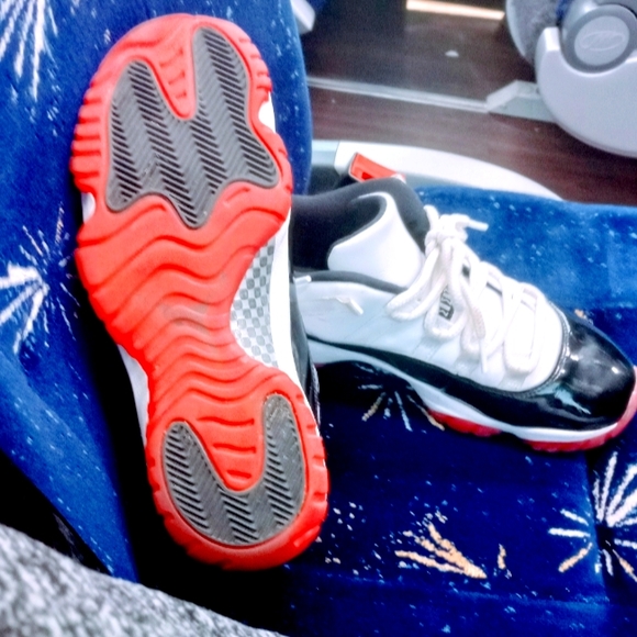 Jordan 11's Low Concord Bred RED BLACK WHITE GOOD condition